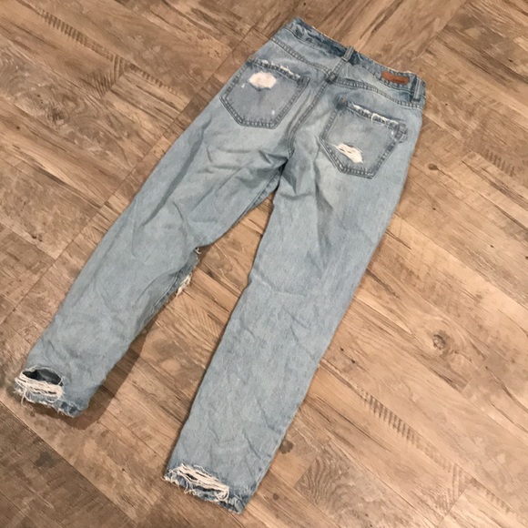 Women’s Garage Mom Fit Distressed Jeans - Picture 2 of 3